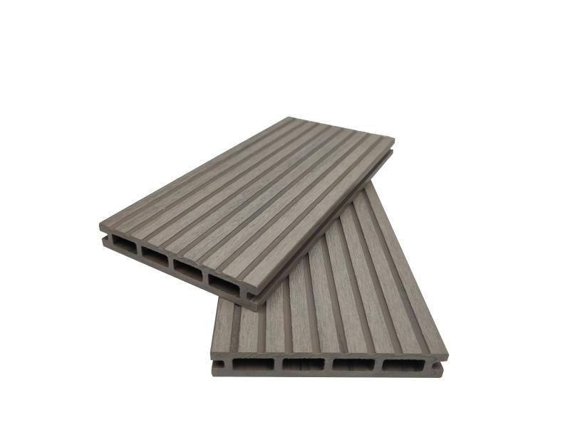 Traditionelle WPC-Terrassendiele, hohl, 4 quadratische Löcher, 144 x 21 mm, Duo, hellgrau, einfach zu installieren, Neupreis. Empfohlenes Bild