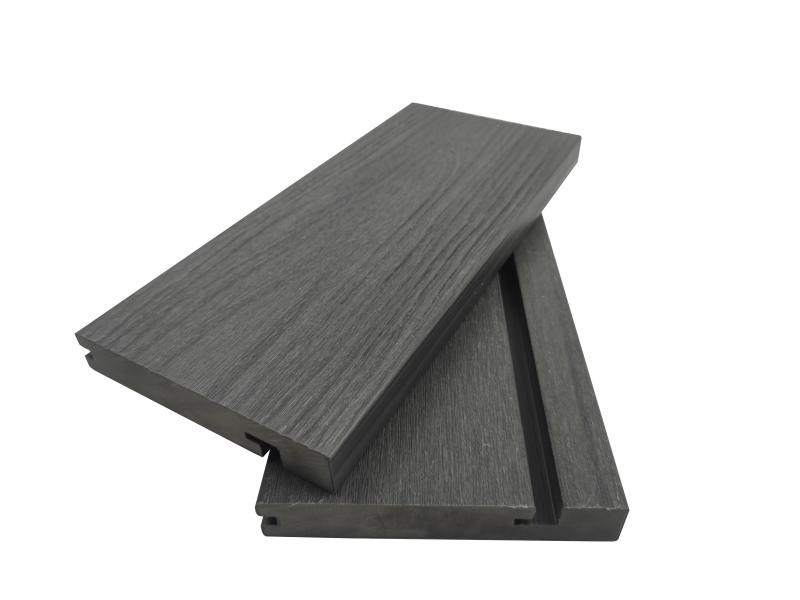Pannello per terrazza in coestrusione solido 137×22,5 mm di buona qualità per la decorazione esterna Immagine di presentazione