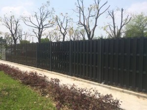 المبارزة التقليدية wpc Alu Slat B جوفاء 115X10mm لوحة سياج خاصة للحديقة بالجملة